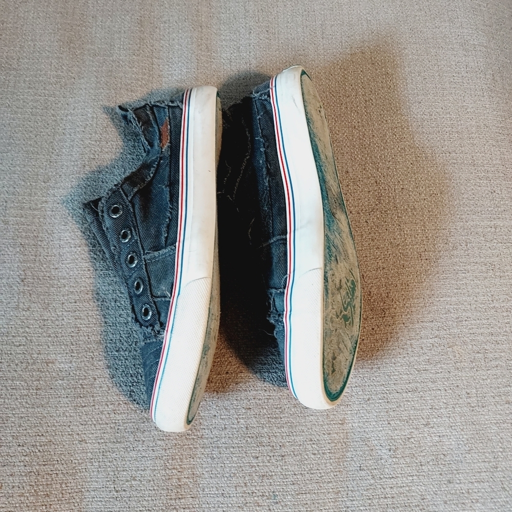 Blowfish Malibu Women's slip-on Distressed sneakers Sz-10 - Picture 2 of 6